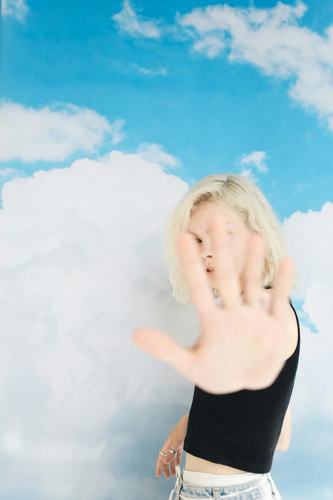 If you are struggling with setting boundaries, trauma therapy can help. You may be living in Colorado and struggling with people pleasing. Call now for online therapy in Colorado